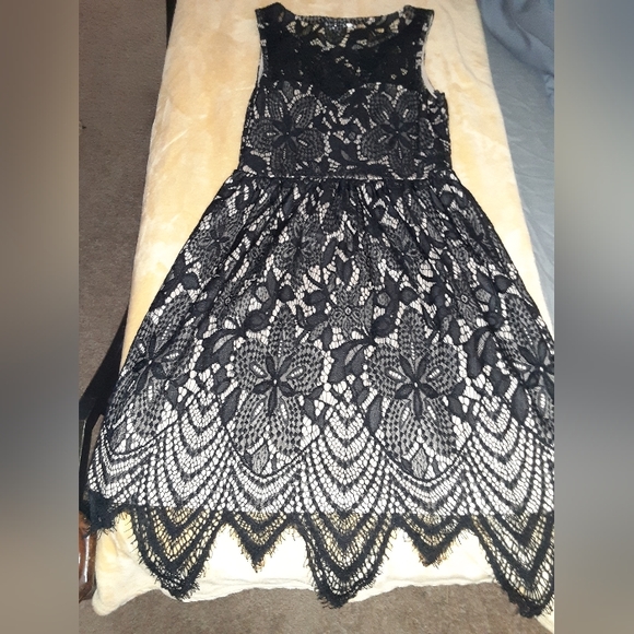 Womens size medium,  Love Fire black lace dress - Picture 2 of 3